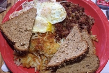 Egg, Corned beef & mash, hashed browns and toast from the Stirrup Coffee Shop 