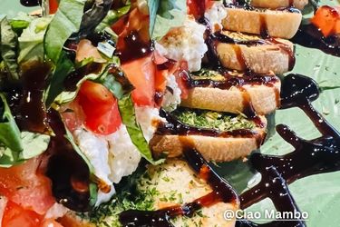 Toasted bread, ricotta, extra virgin olive oil, basil and tomatoes, lightly seasoned.