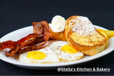 Bacon, eggs and toast