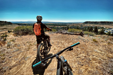 2 bike riders on a trail